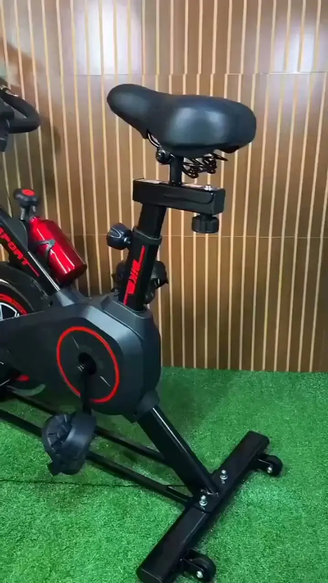 Bicicleta Ergométrica Fitness para Cardio e Musculação 6kg Inercia com base Cor Preto e Vermelho Marca Sevenfit - 2